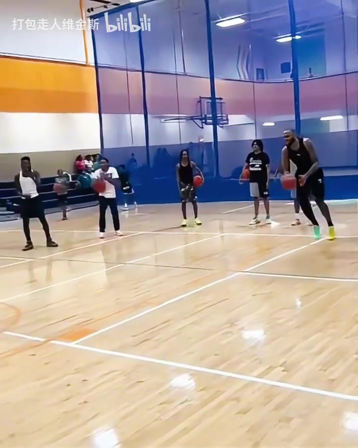 满级大佬回新手村加福德现身野球场上演大风车隔人暴扣