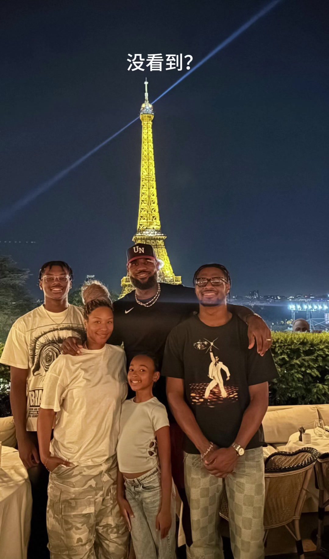 你看到了吗追梦格林出现在了老詹一家的度假合照中