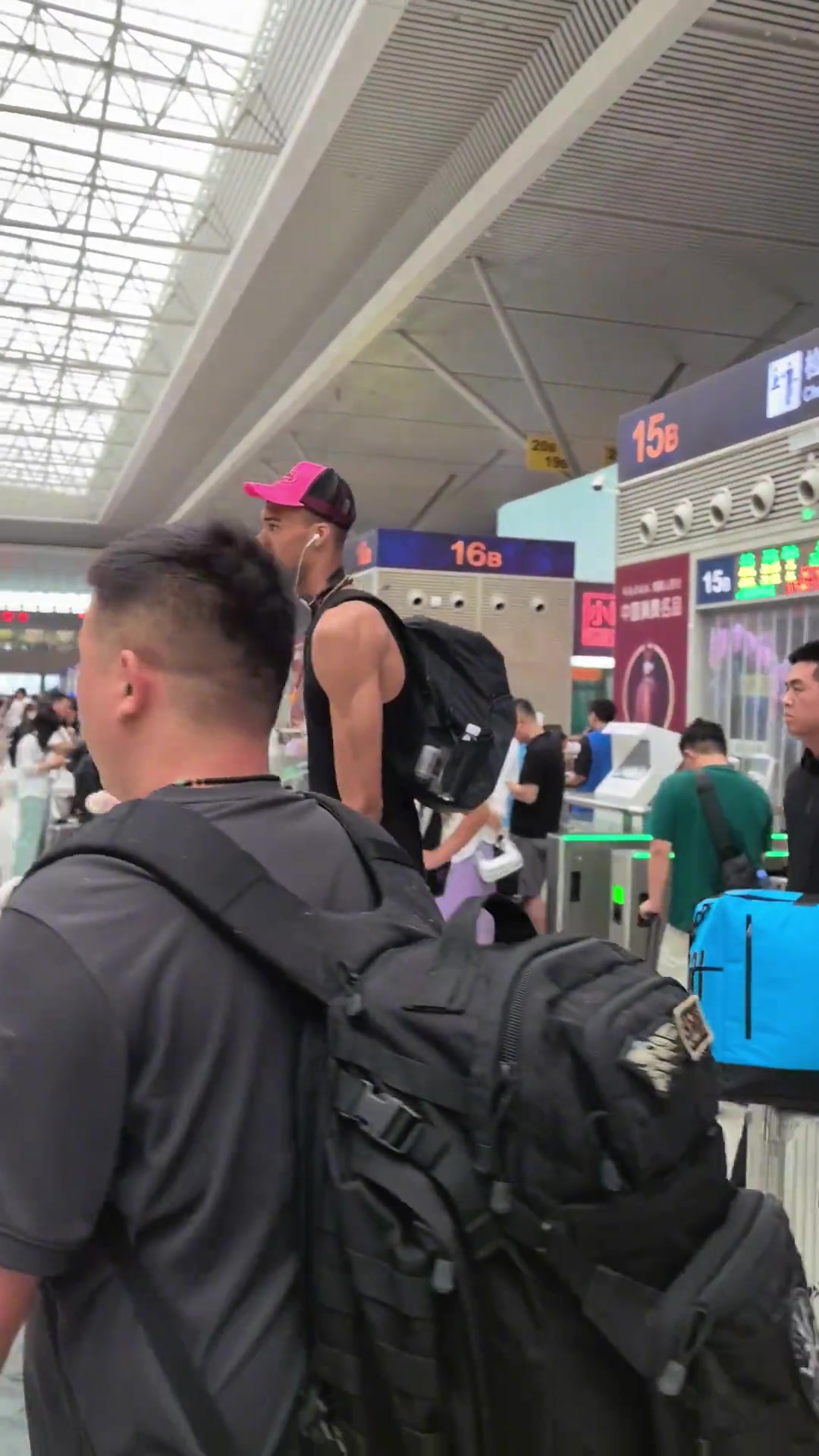 学成下山文班从河南启程车站里一览众山小