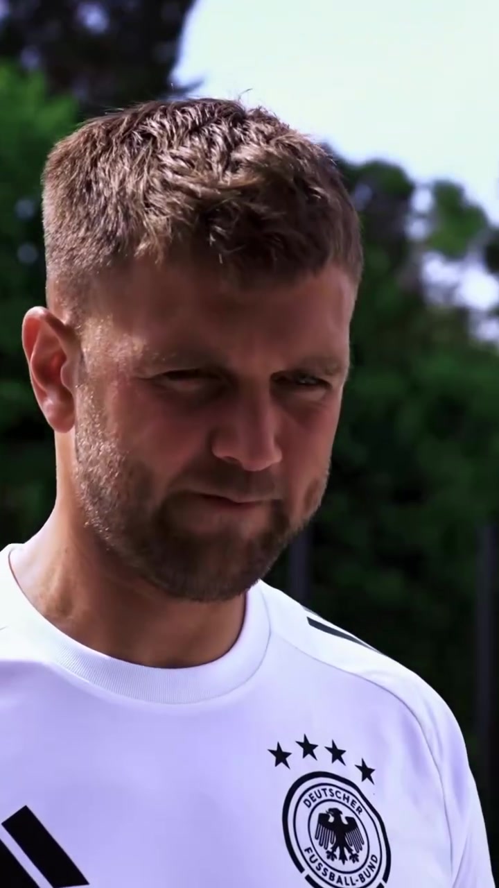 预计比赛会很精彩吧6.7德国队训练日常及动身奔驰竞技场