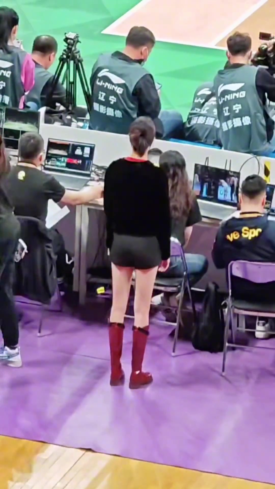 辽宁啦啦队领队这背影颜值已经不重要了啊