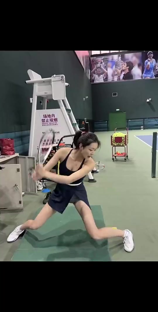 辽宁队付豪女友看着是网球爱好者身材就不用说了