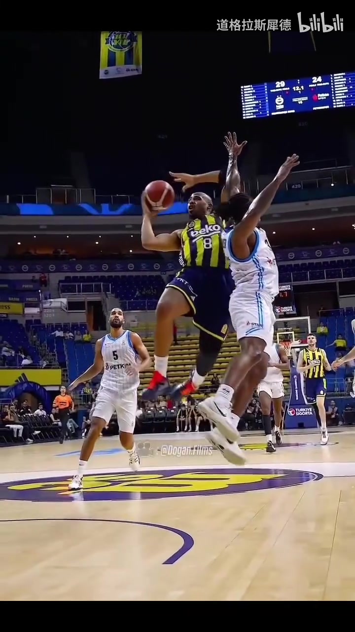 找到适合自己的地方了湖人旧将霍顿塔克在欧洲降维打击