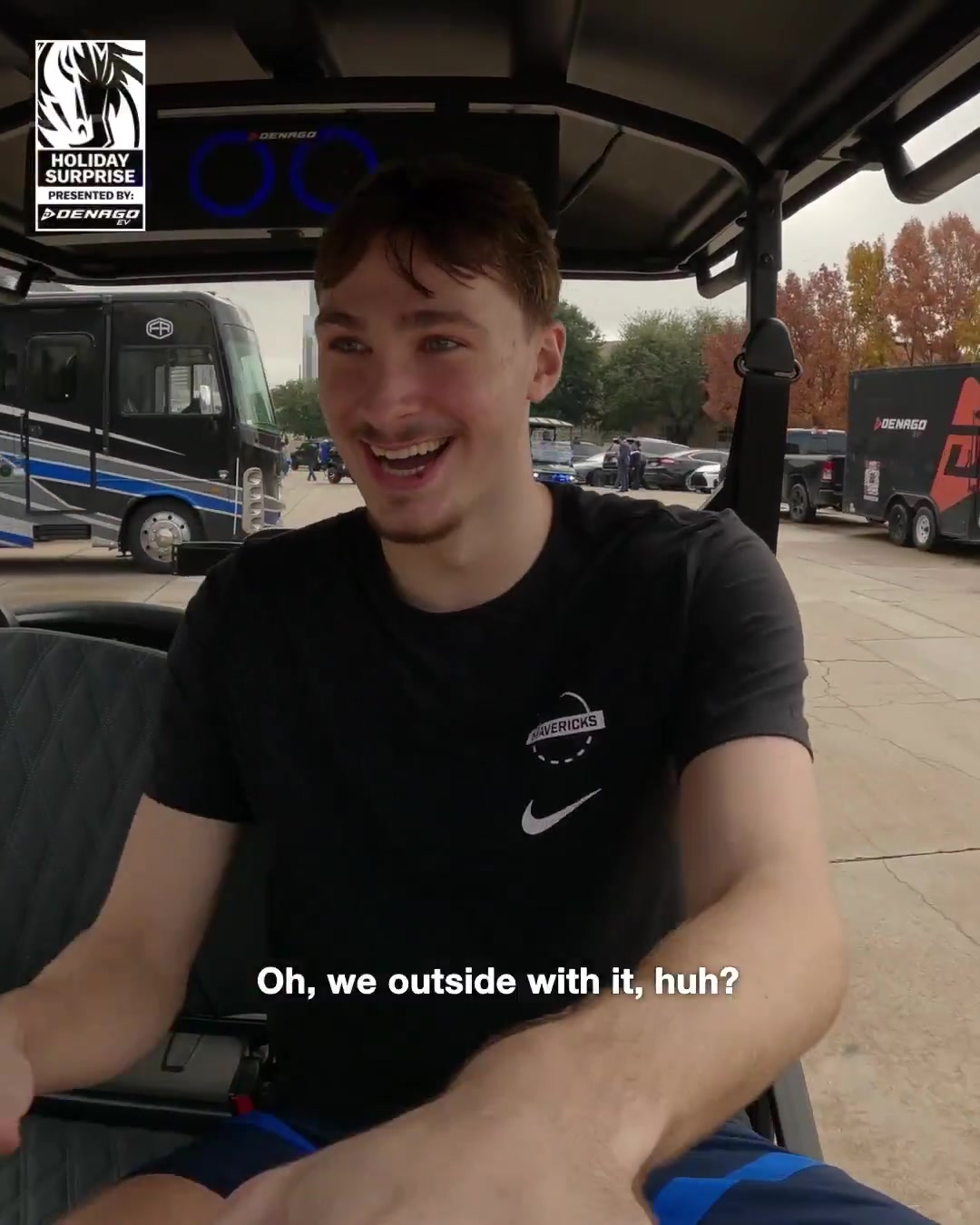 对飙东子欧文送独行侠全队高尔夫球车单辆价值9千刀